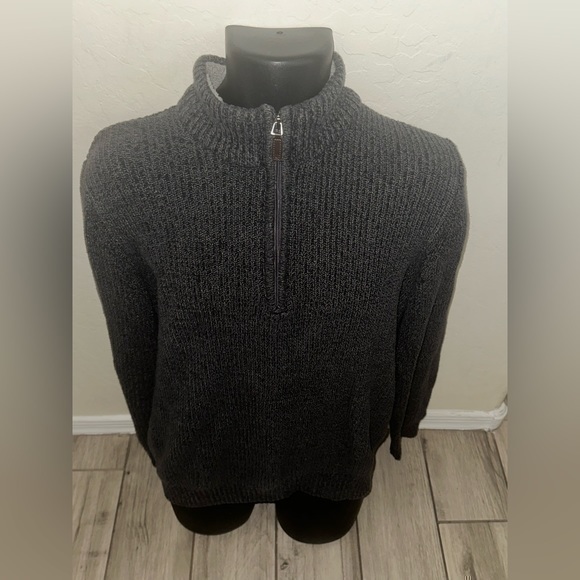 Men’s pre own as is IZOD size M medium pullover quart zip black grey